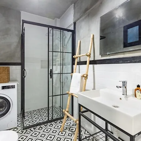 Trendy Cool Stylish 1bed1bath Terrace Home! #127 Daire İstanbul